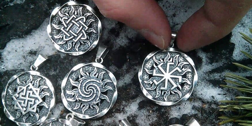 Amuleti slavi che attirano ricchezza realizzati in argento