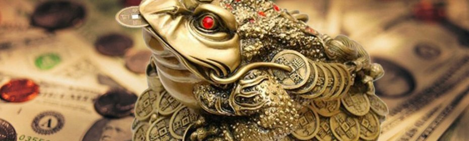 Un rospo con una moneta in bocca - un talismano per attirare denaro